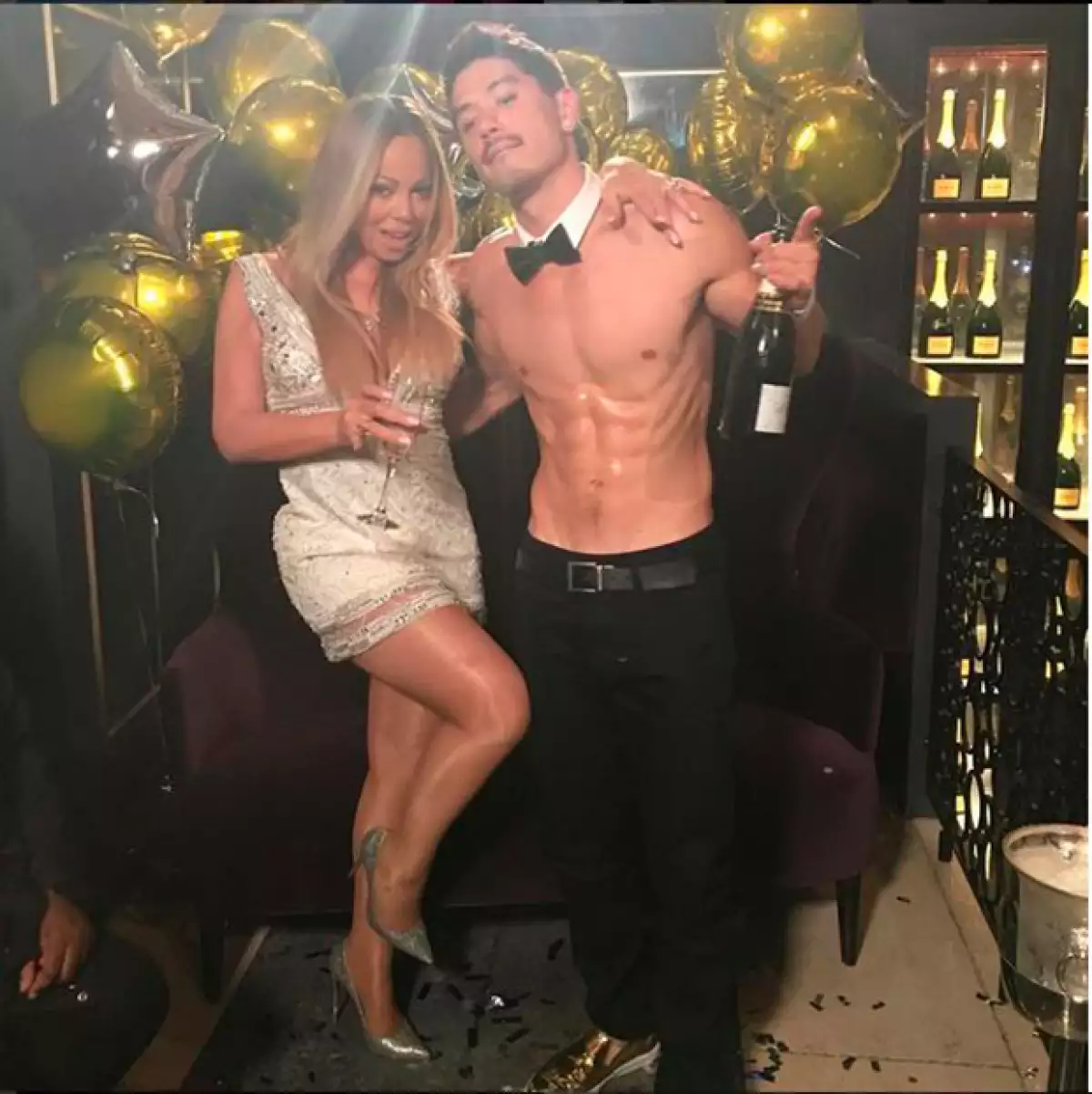 La cantante celebró sus 46 años en Dinamarca, donde no faltó el champán, los globos, bailarines, fuegos artificiales y un gran ambiente.