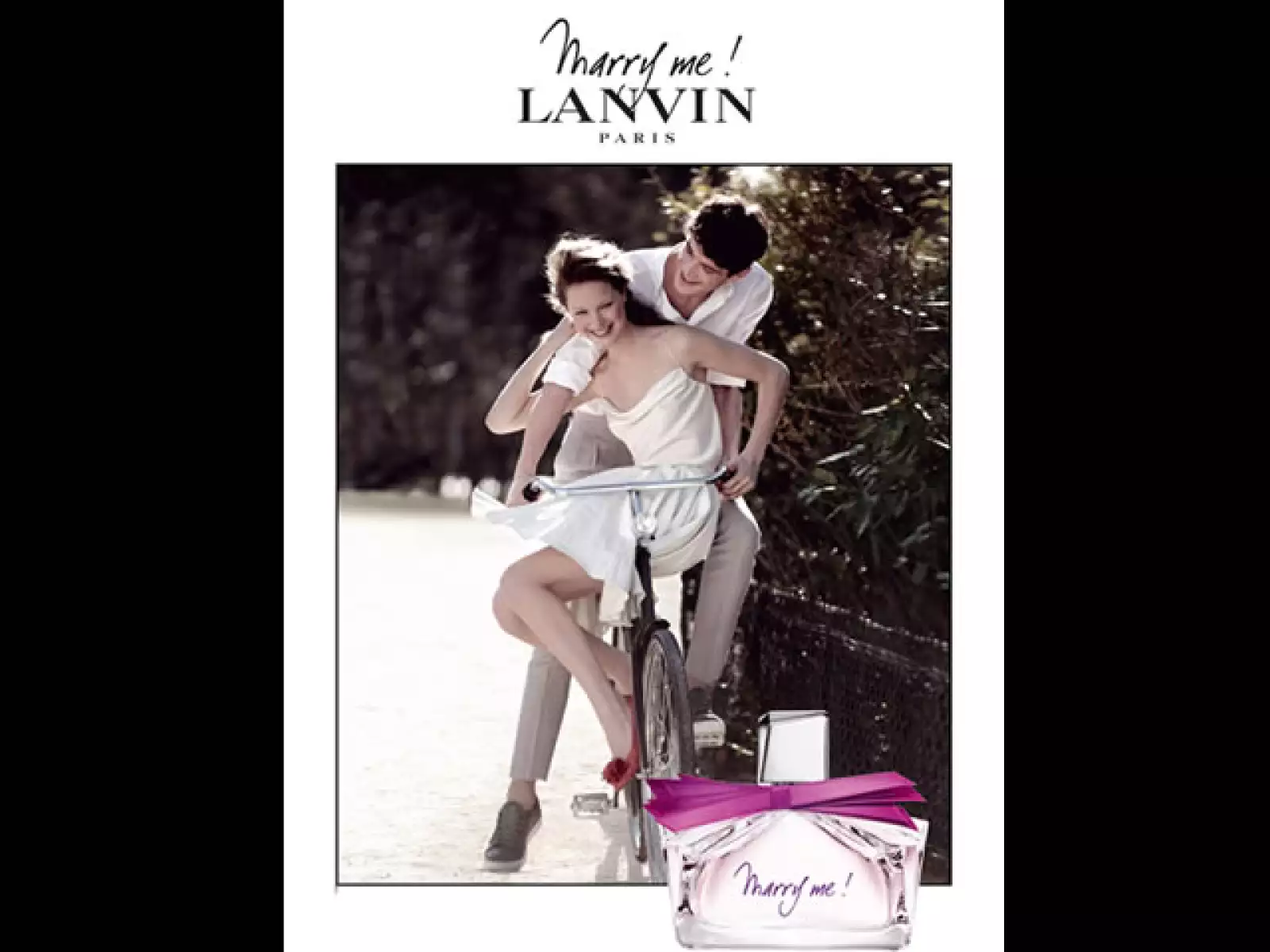 Marry Me!  MARRY ME  mezcla de naranja, fresia, magnolia, jazmín, rosa, cedro blanco, ámbar, almizcle creada por Antoine Maisondieu.