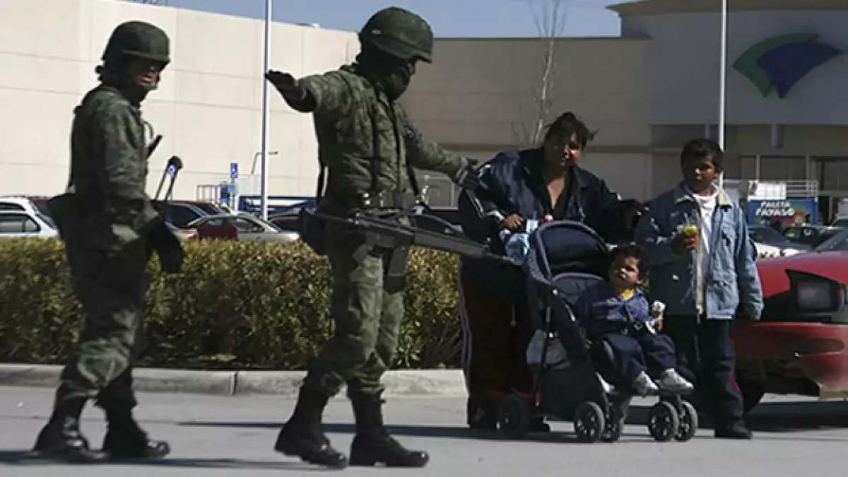 militares en un centro comercial de ciudad juarez