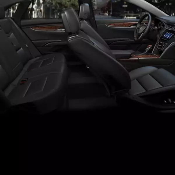 El XTS es el sedán más espacioso de la marca, ofreciendo un habitáculo comparable al de los modelos de su clase más grandes del mercado.