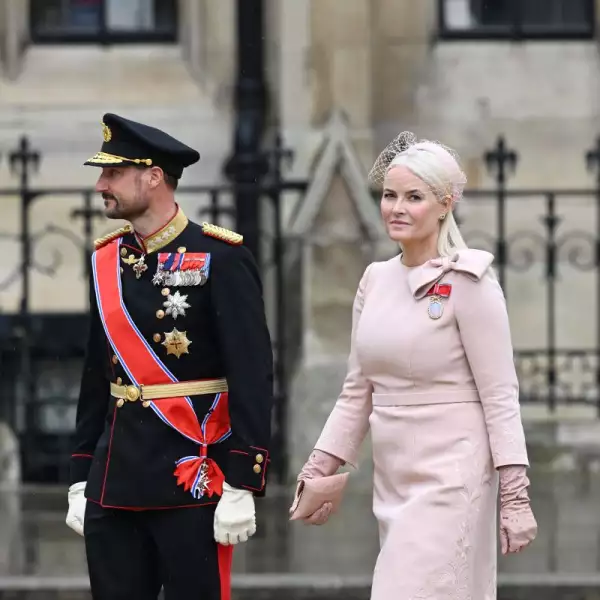 Haakon y Mete Maritt en la coronación del rey Carlos III