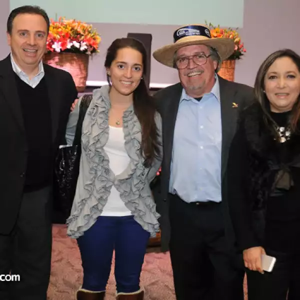 Arturo Hernández Graciadiego,Ana Paula Carrillo,Raúl Hernández Graciadiego,Ana Laura Carrillo