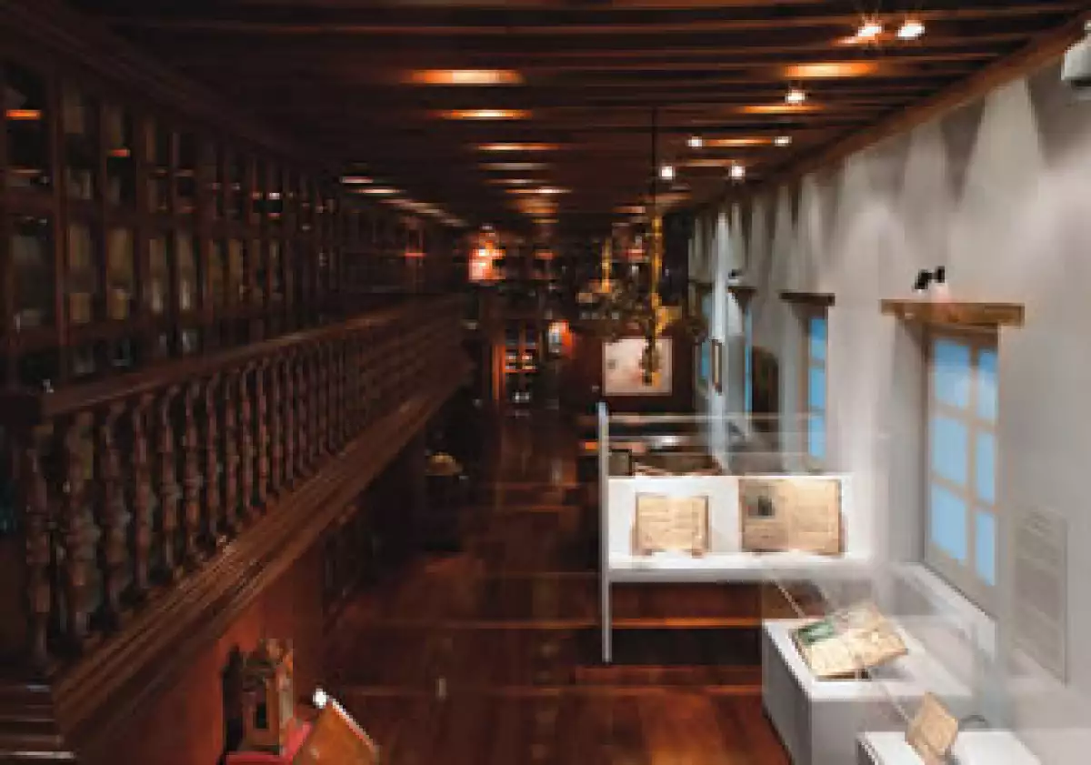 El corazón del museo. La biblioteca conserva la ambientación de la casa del coleccionista alemán. (Foto: Gunther Sahagún)