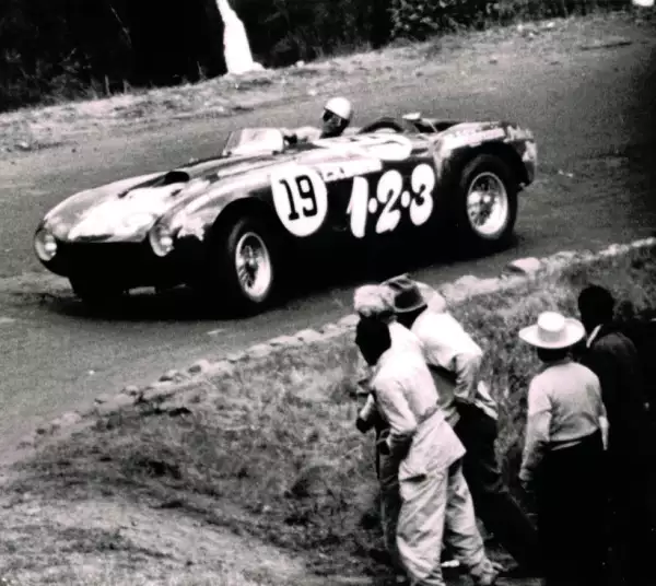 carrera-panamericana-ferrari-1952.jpg