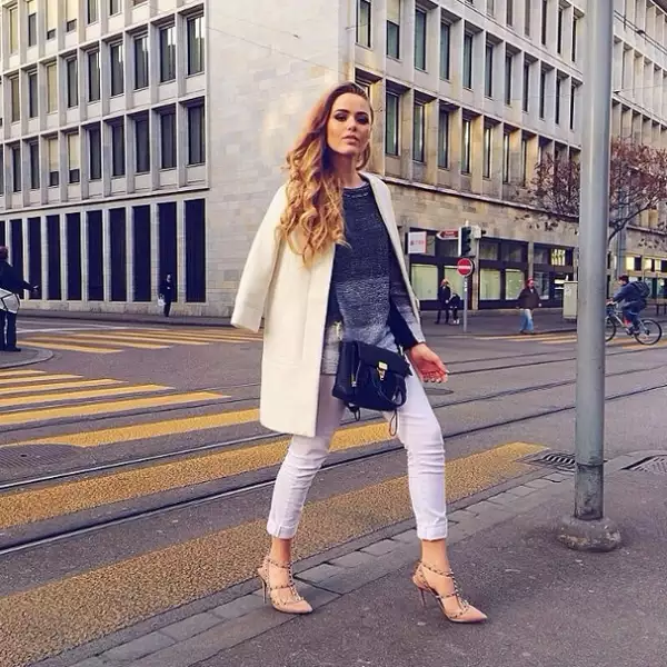 Desde Zürich, Kristina Bazan nos propone los colores claros y nude. Nos queda claro que los pointy heels son una tendencia permanente esta primavera.