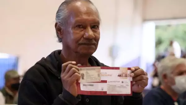 ¿Habrá pensión del Bienestar para adultos mayores mexicanos en el extranjero?