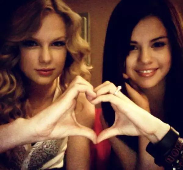 Taylor felicitó a su mejor amiga con un throwback en Instagram.