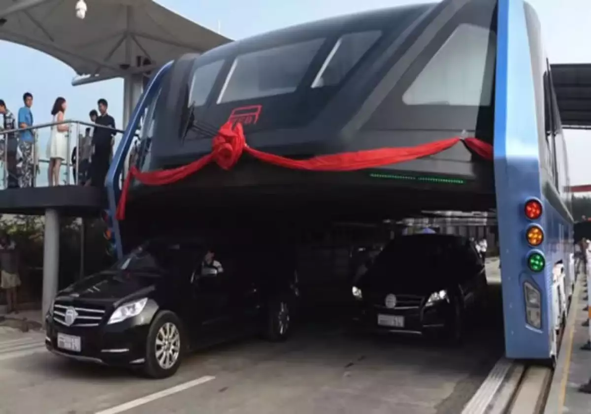 autobús elevado de tránsito