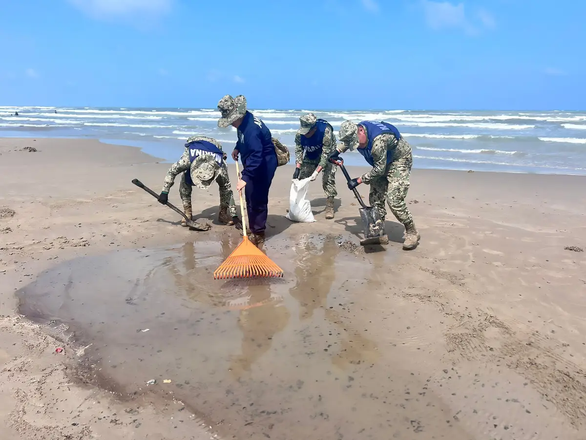 Derrame de petróleo en playas: recolectan 889 toneladas de hidrocarburo en Veracruz y Tabasco 