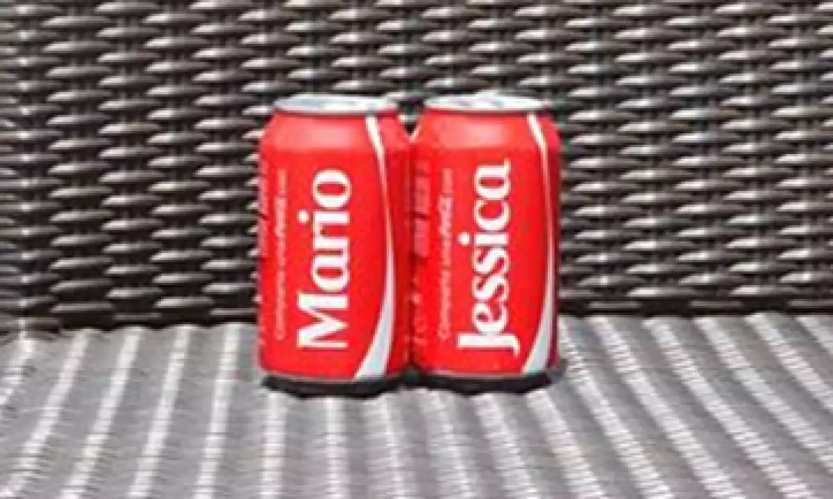 Los clientes pueden ubicar el centro más cercano y el día que pueden personalizar su lata en la página de Arca. (Foto: tomada de facebook.com/cocacola)