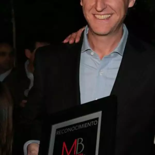 Marco Beteta entrega reconocimientos a los mejores Restaurantes