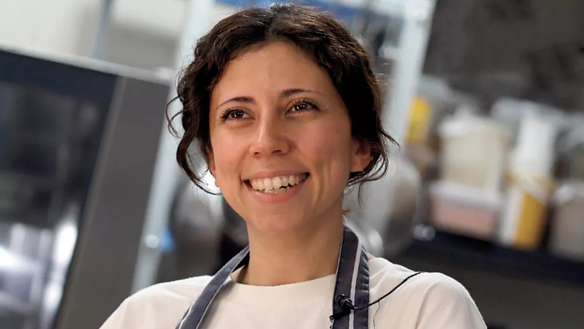 Foto de la chef Débora Fadul, originaria de Guatemala, sonriendo