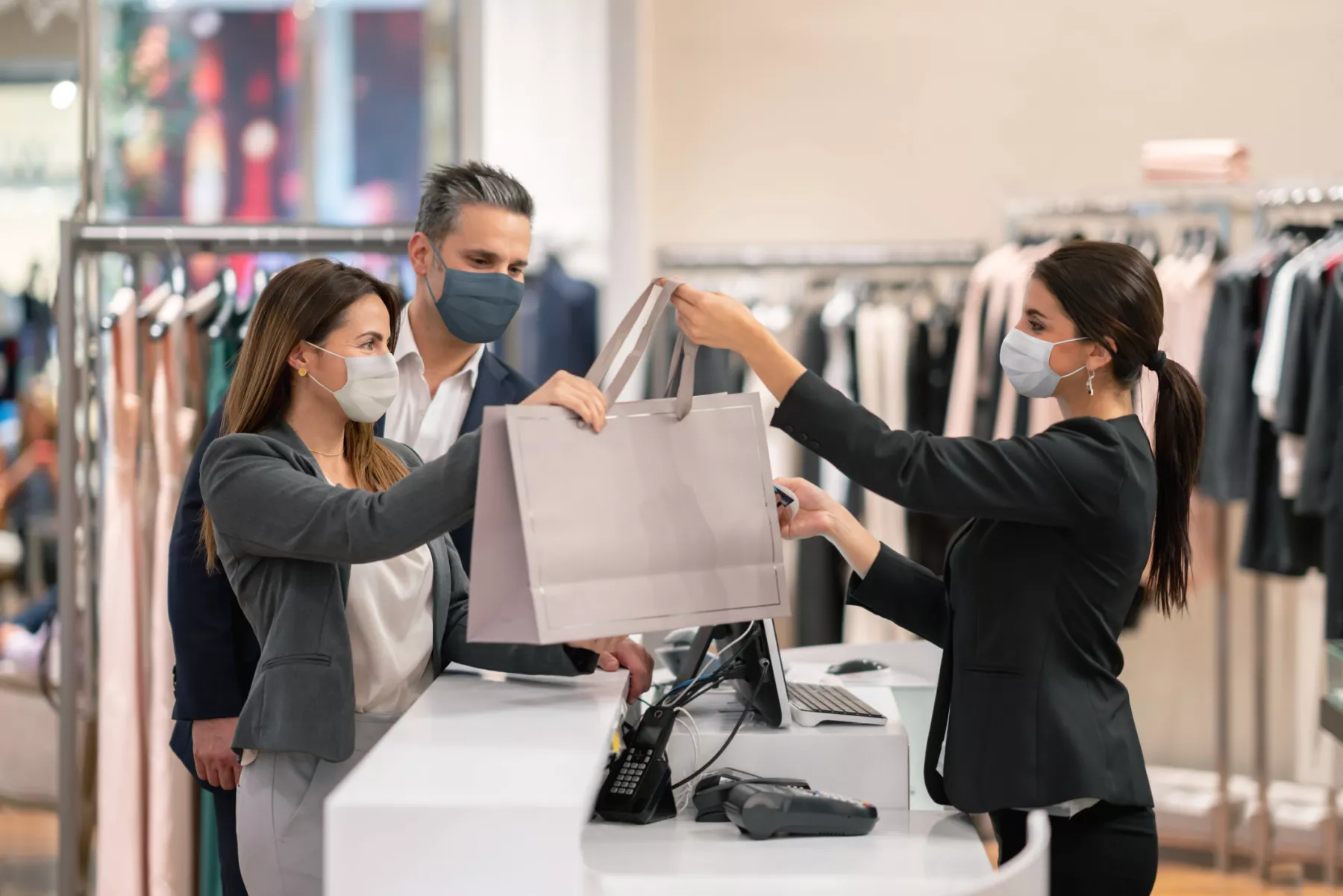 Consumo interno aumenta apenas 0.1% en julio: Inegi
