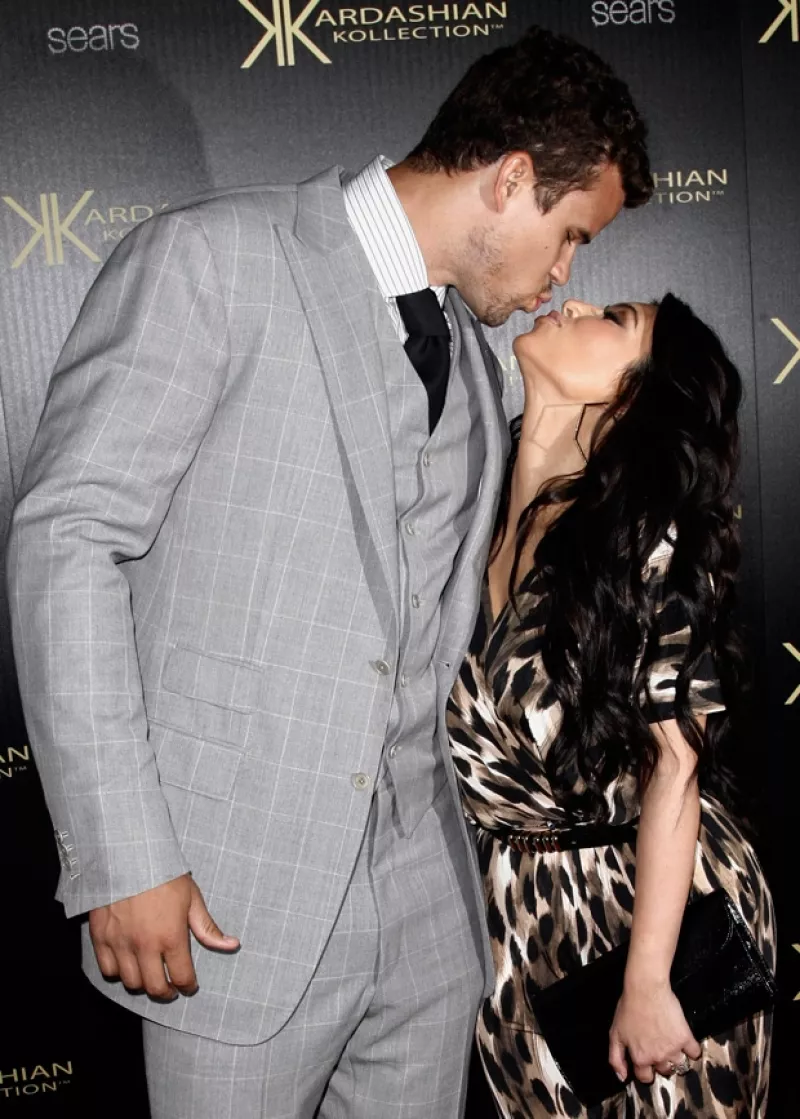 Según el portal TMZ, Kim Kardashian conoció a su ahora ex esposo el 31 de octubre de 2010, cuando Kris jugaba un partido de los Nets de New Jersey.