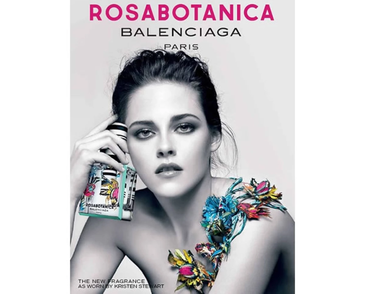 La actriz de `Twilight´ ha causado un impacto total con las fotografías que le tomaron para la campaña del nuevo perfume de Balenciaga, donde muestra su lado más femenino.