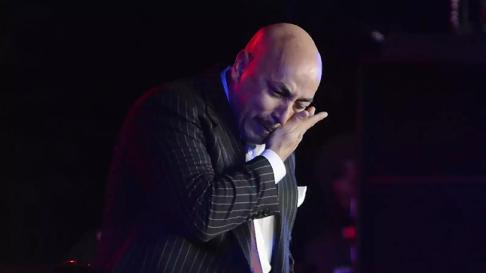 lupillo rivera llora en homenaje a jenni rivera