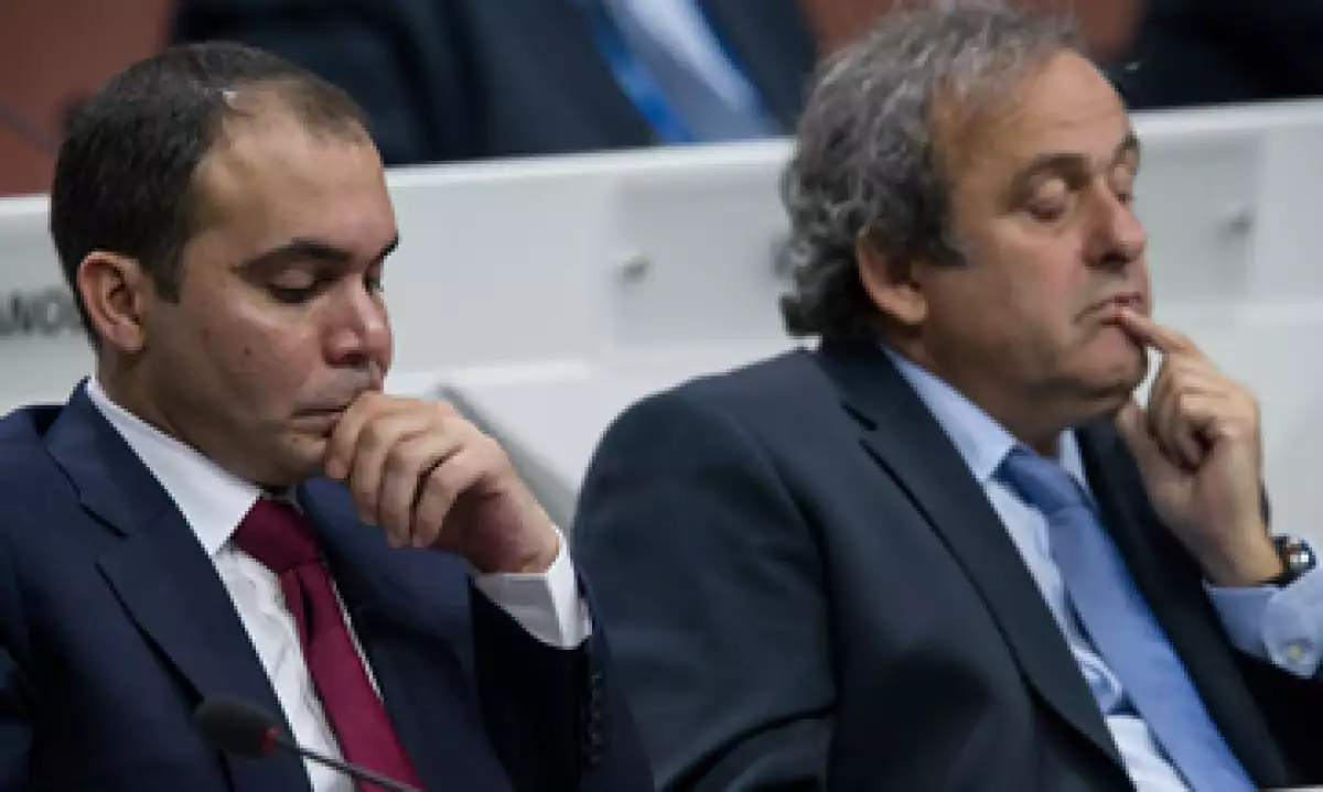 Platini –der- había decidido en principio apoyar la candidatura del jordano Ali. (Foto: Getty Images )