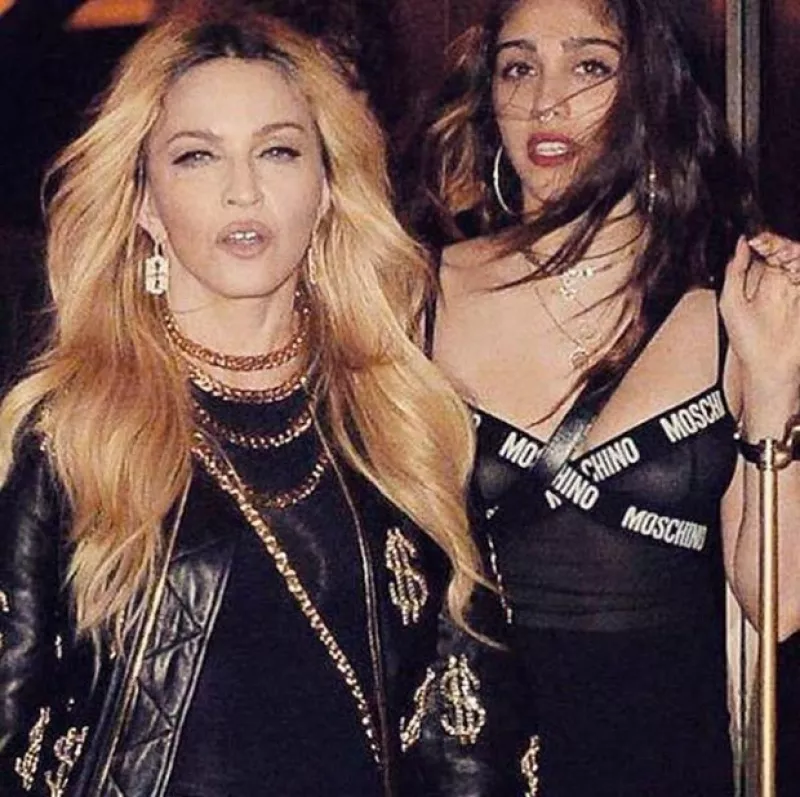 La cantante compartió una foto de su hija, de 19 años, luciendo vello en su axila, moda que muchos criticaron y que otros defienden. ¿Qué opinas?