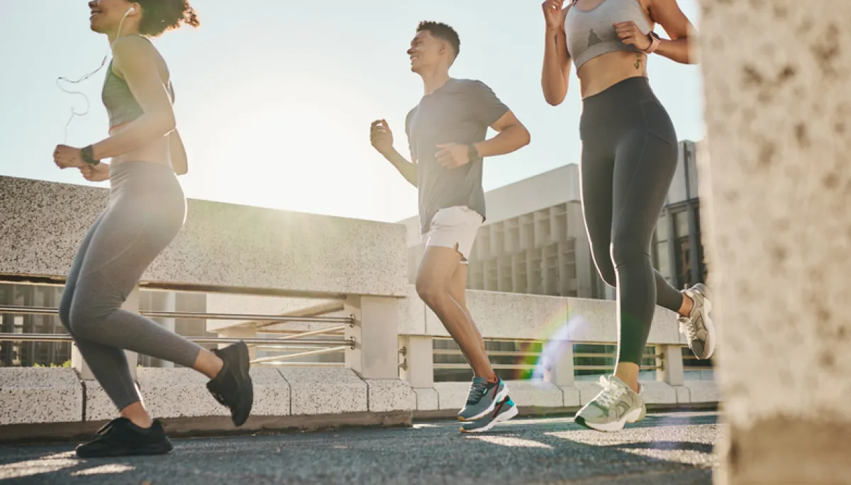 friends running 