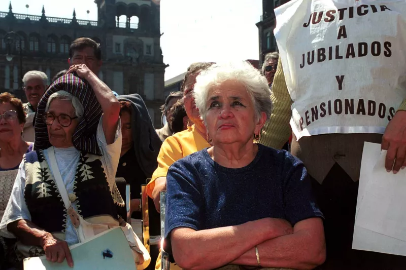 Las aseguradoras buscan cambiar la edad de jubilación de las mujeres, argumentando que actualmente viven más años.