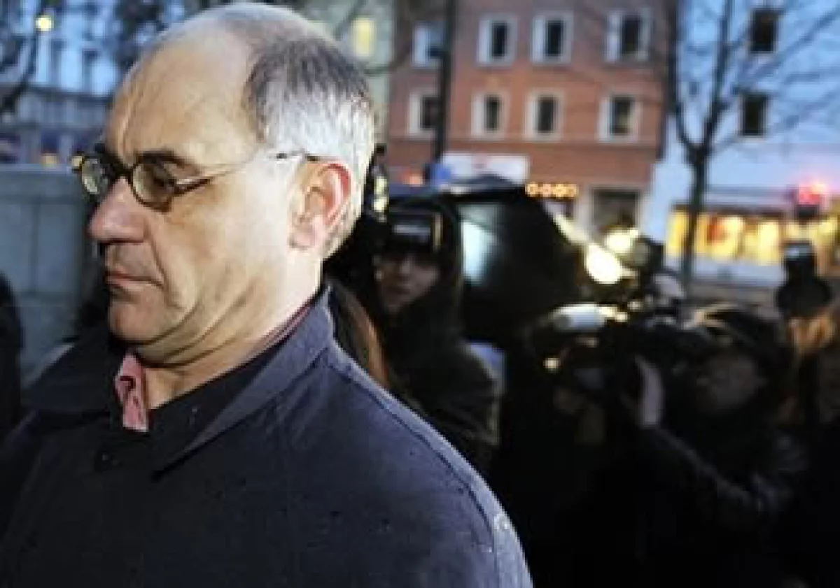 Rudolf Elmer, ex ejecutivo del banco Julius Baer, está acusado de amenazar al personal de la entidad, entre otros cargos. (Foto: AP)