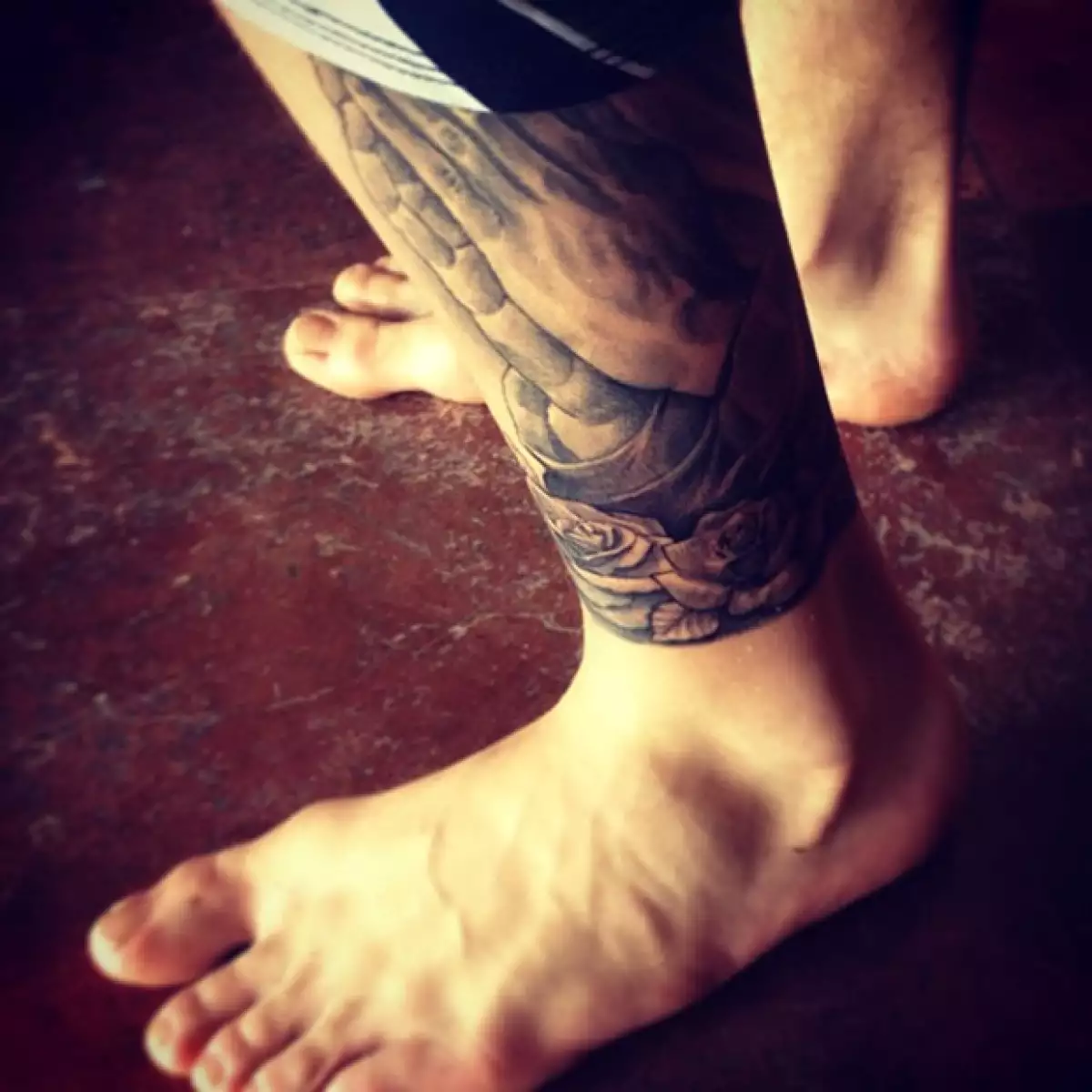 Este famoso nos demuestra que es aficionado a la tinta; la primera vez que se tatuó tenía 16 años.