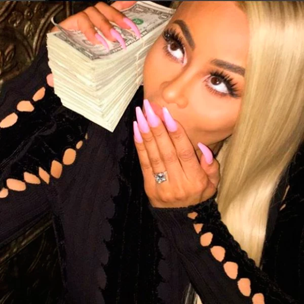 Por su parte, Rob Kardashian compartió esta imagen de su novia.
