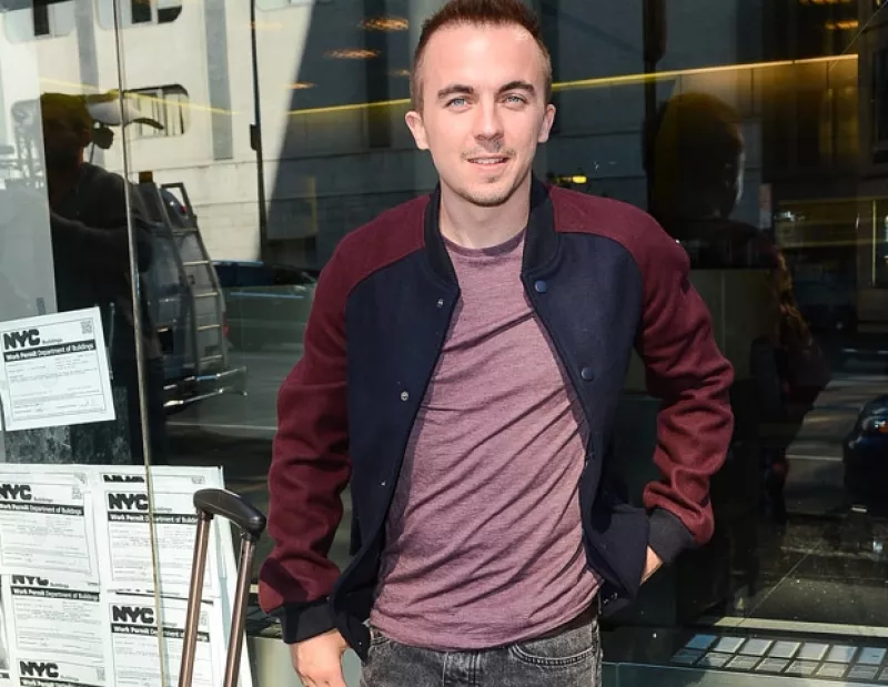 Frankie Muniz, conocido por participación en la serie del mismo nombre, se está recuperando de los síntomas de lo que pudo haberse convertido en un ataque cerebral.