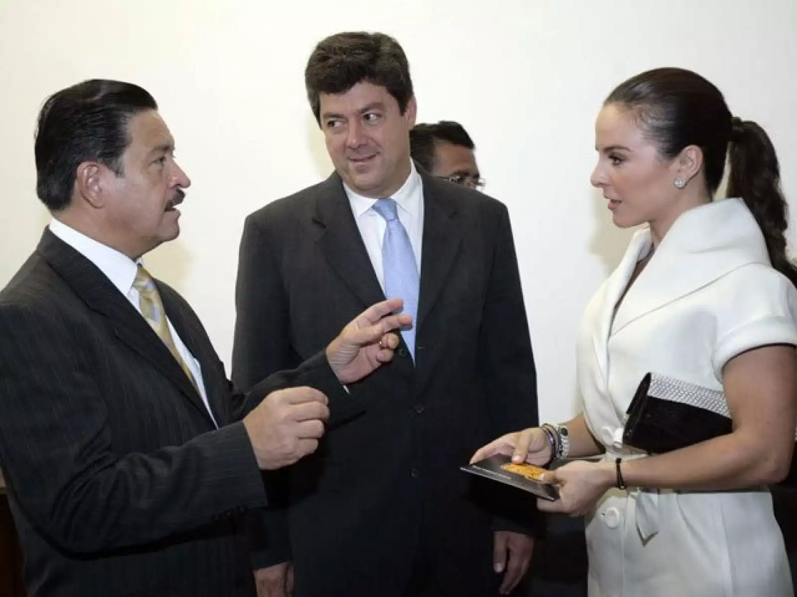 Navarrete Ruiz, aseguró que para erradicar la trata de personas se requiere de la participación del gobierno y la ciudadanía, por lo que el tema tiene que incluirse la agenda del Senado para encontrar las herramientas que terminen con este “negocio de ter