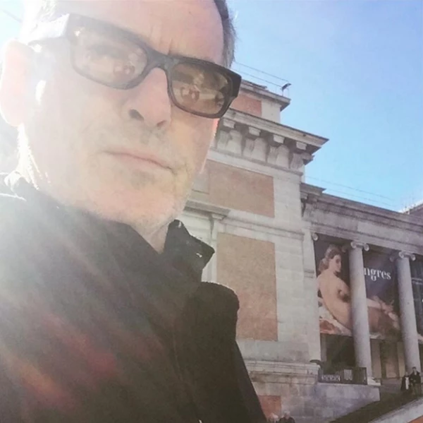 El actor compartió un par de fotografías durante su paseo cultural por Madrid.