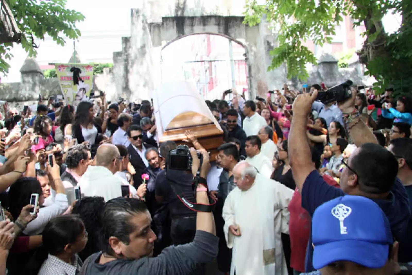 Afuera de la Catedral.