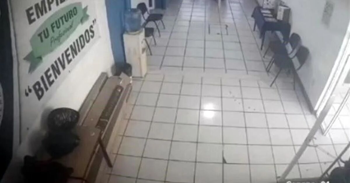 Estudiantes desarmaron a joven que mató a maestras en prepa de Lázaro Cárdenas, Michoacán

En marzo, Ósmar ''N'' llevó un rifle de asalto a una escuela en Lázaro Cárdenas, Michoacán, y abrió fuego en contra de dos maestras, quienes murieron.