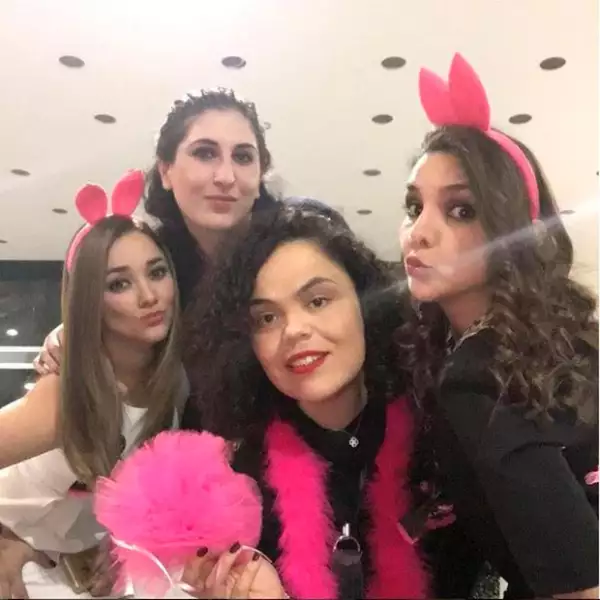 Tras su separación del político Gerado Islas, la actriz se ha refugiado en sus grandes amigas.