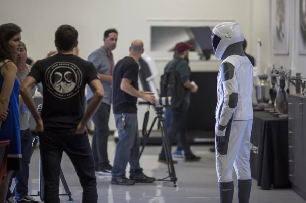 SpaceX viaje tripulado Elon Musk