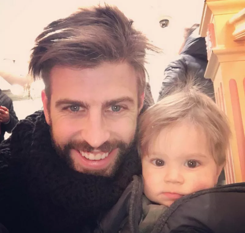 A unas semanas de que cumpla su primer año de vida, el futbolista comparte una emotiva imagen de él junto a su segundo hijo con Shakira.