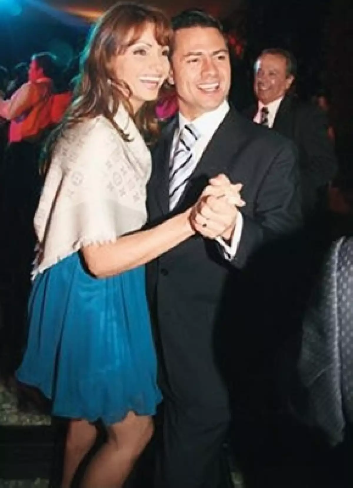 Angélica Rivera no trabaja más con la empresa para dedicarse 100 por ciento a su esposo y a sus hijos, que ahora son seis y necesitan toda su atención.