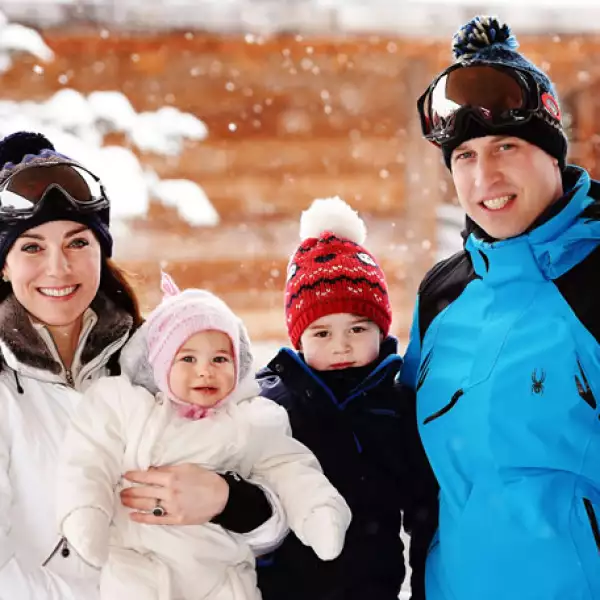 La familia perfecta: Kate, Charlotte, George y William de vacaciones.
