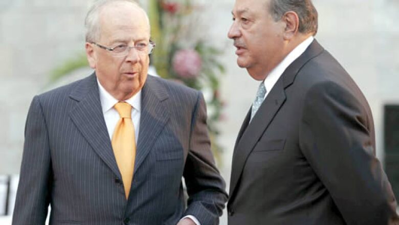 Claudio X. González, presidente del Consejo Mexicano de Hombres de Negocios, y el magnate Carlos Slim acudieron a la cena de honor del presidente Obama en el Museo de Antropología.
