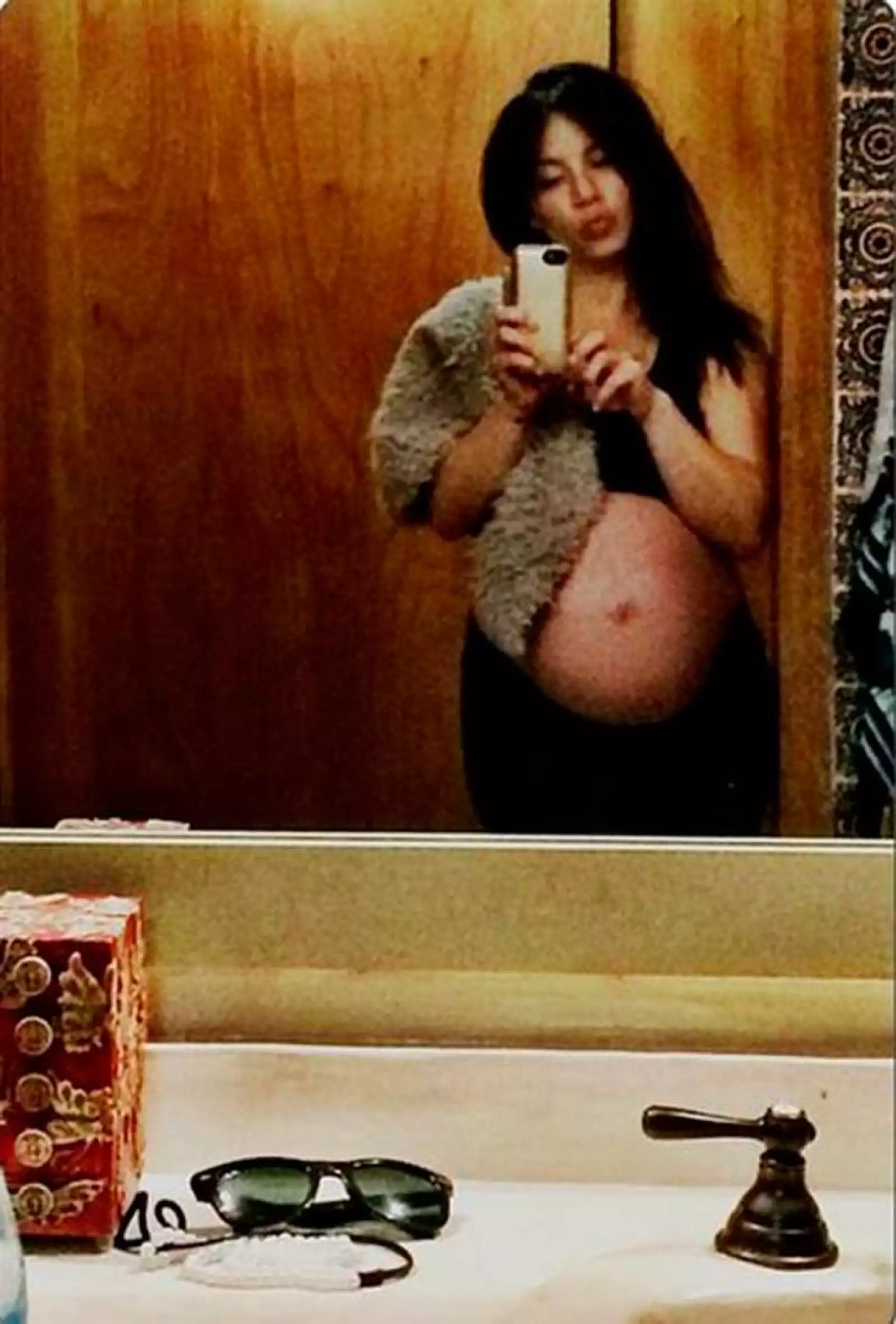 Orgullosa de su cuerpo, así presume Claudia su pancita.