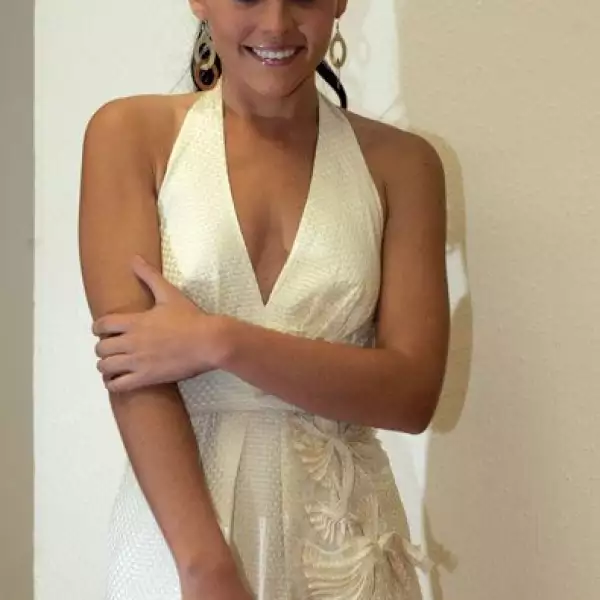 La actriz Zuria Vega también se preocupa por la tierra y ha declarado: `Para mí, el hecho de cuidar o no al medio ambiente representa el decidirse por la vida o por su extinción´