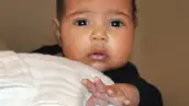 Riccardo Tisci de Givenchy, Alber Elbaz de Lanvin, Phoebe Philio de Céline y Matin Margiela de Maison Martin Margiela enviaron diseños especialmente hechos para la hija de Kim Kardashian y Kanye West.