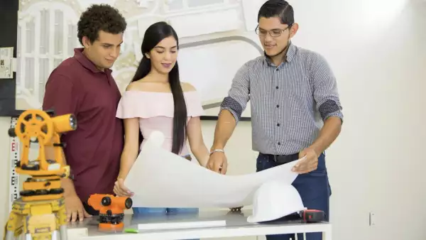 Alumnos de la Universidad del Valle de Atemajac (UNIVA)