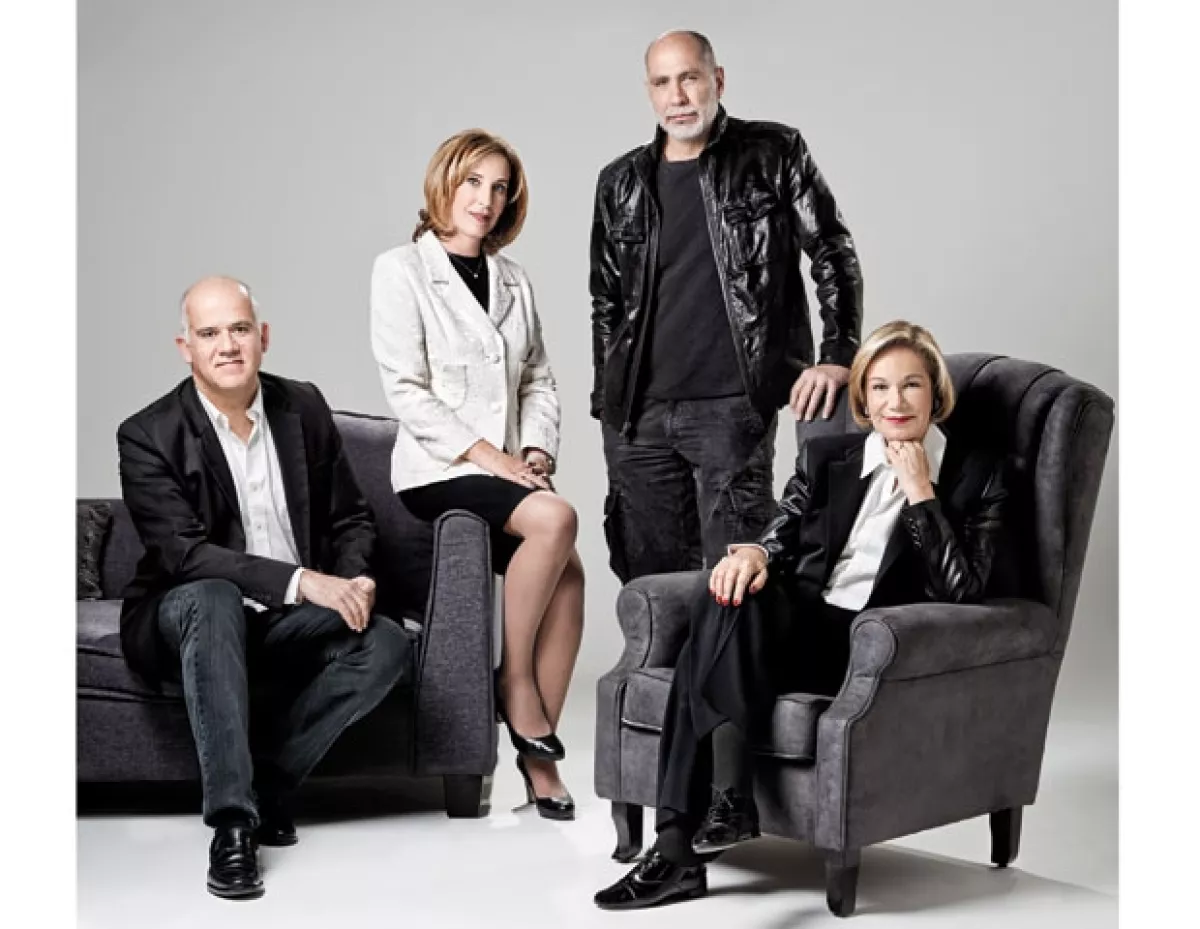Juan Ignacio Zavala, Ma. Elena Morera, Guillermo Arriaga y Guadalupe Loaeza posaron para la portada de la edición 308 de la revista Quién.