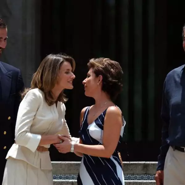 Vicente y Marta dan la bienvenida en Los Pinos a los príncipes de Asturias en julio de 2004.