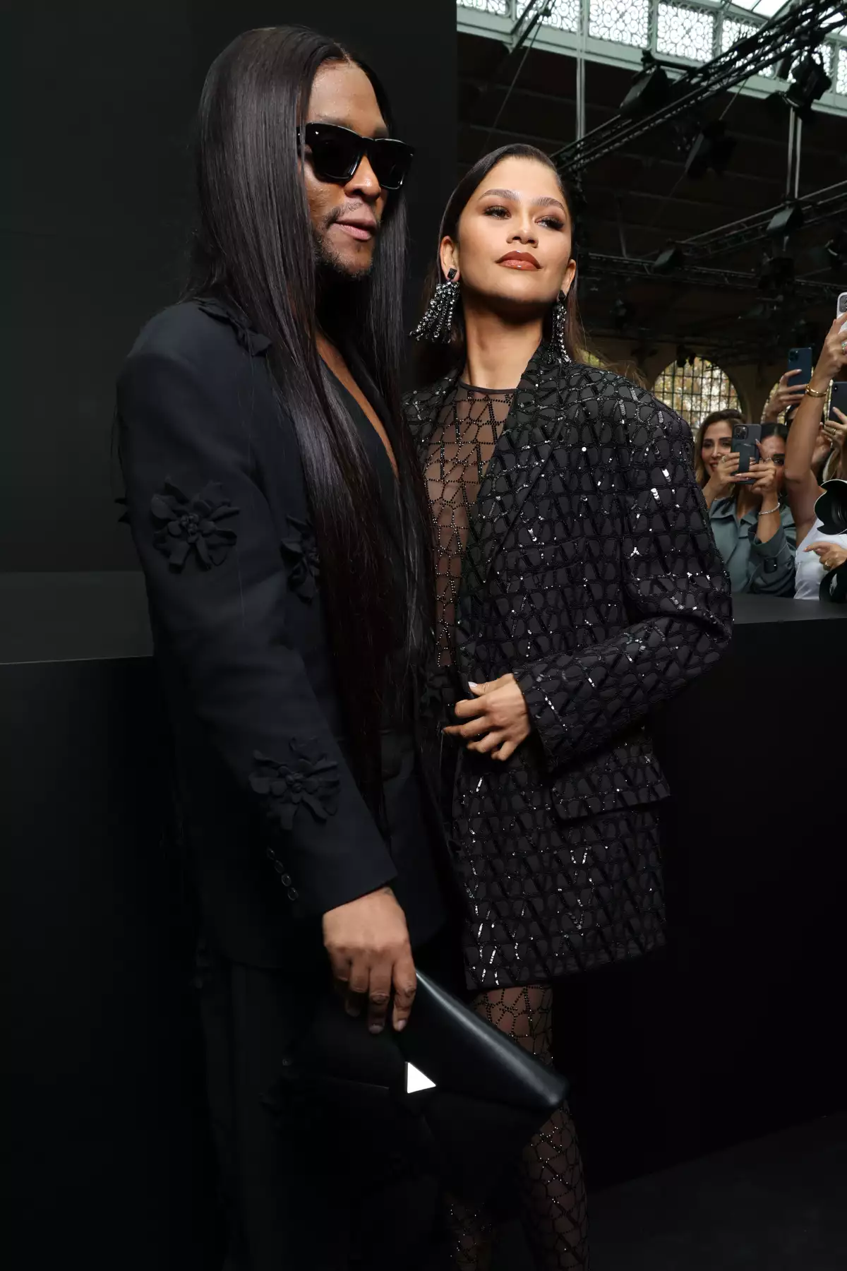 Law Roach y Zendaya en Paris Fashion Week