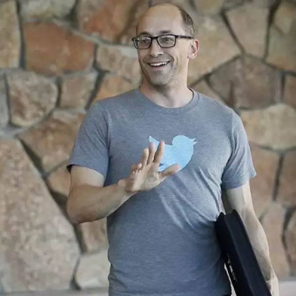 La playera delata su compañía. Dick Costolo, actual CEO de la red social Twitter.