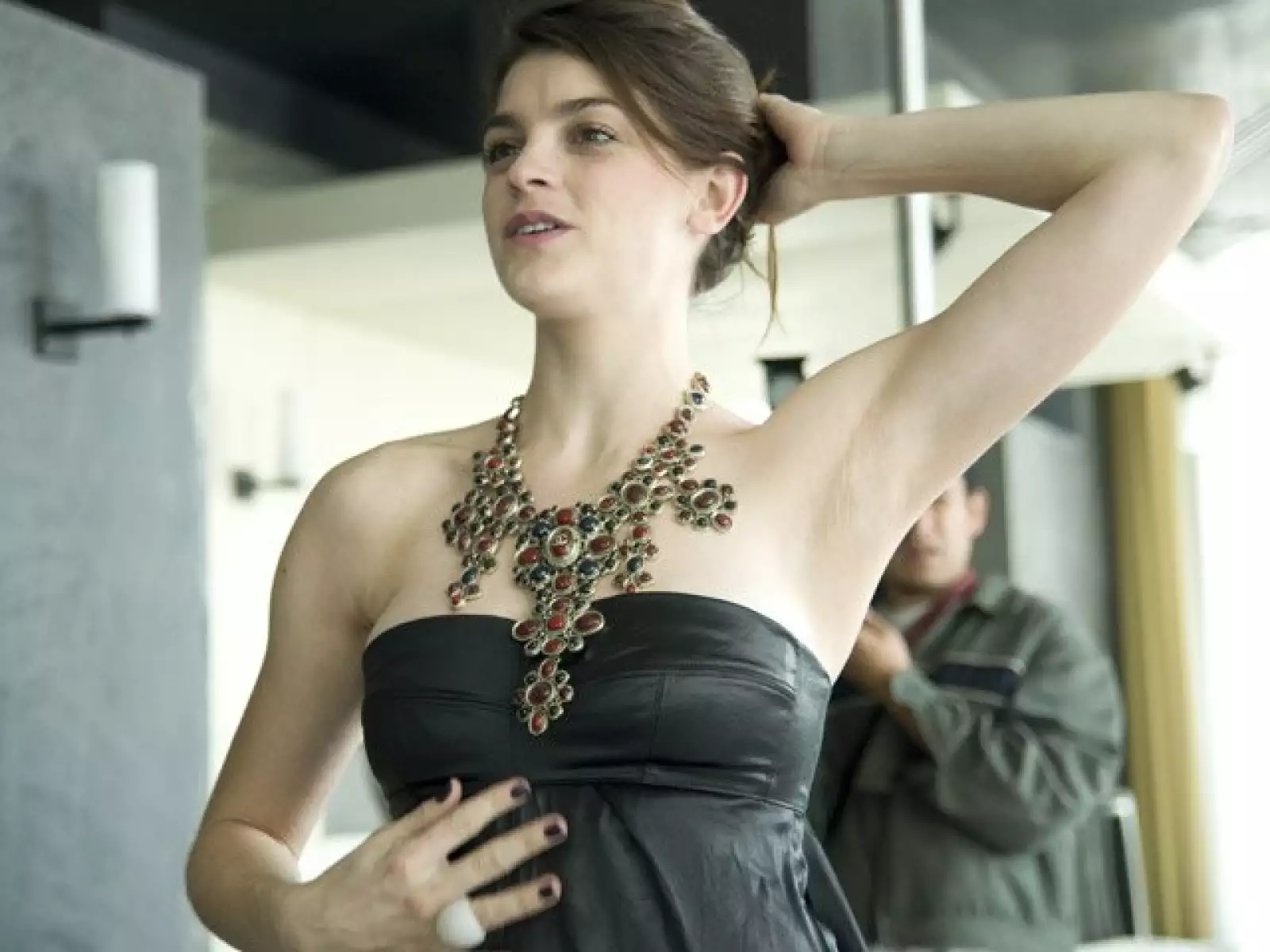 Se probó un vestido de la marca Chanel.