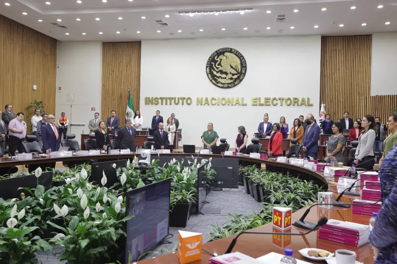 INE  analiza recortar precampañas