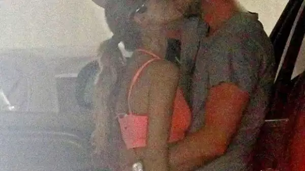 Luego de su sonado romance con el actor de “Hunger Games”, la actriz y cantante reapareció en México para presentar el lanzamiento del DVD de la cinta “Los Croods”.