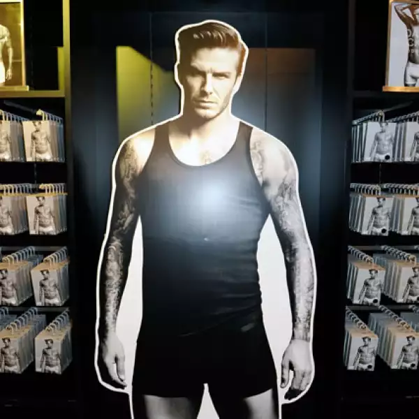 Las tiendas tendrán escaparates con la imagen del deportista, que a decir verdad, luce muy sexy en ropa interior.